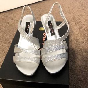 Ladies Size 5.5 Nina Nolga-YG Silver Baby Glitter Kitten Heeled Sandals
